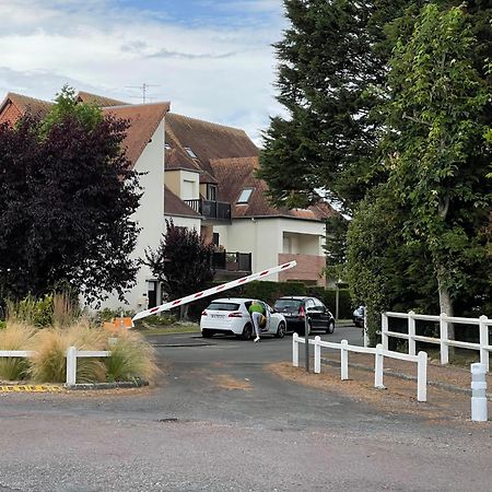 Cabourg Plage A 200M Plage 외부 사진
