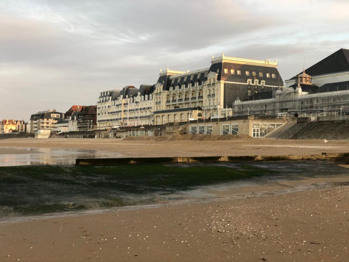 Cabourg Plage A 200M Plage 외부 사진