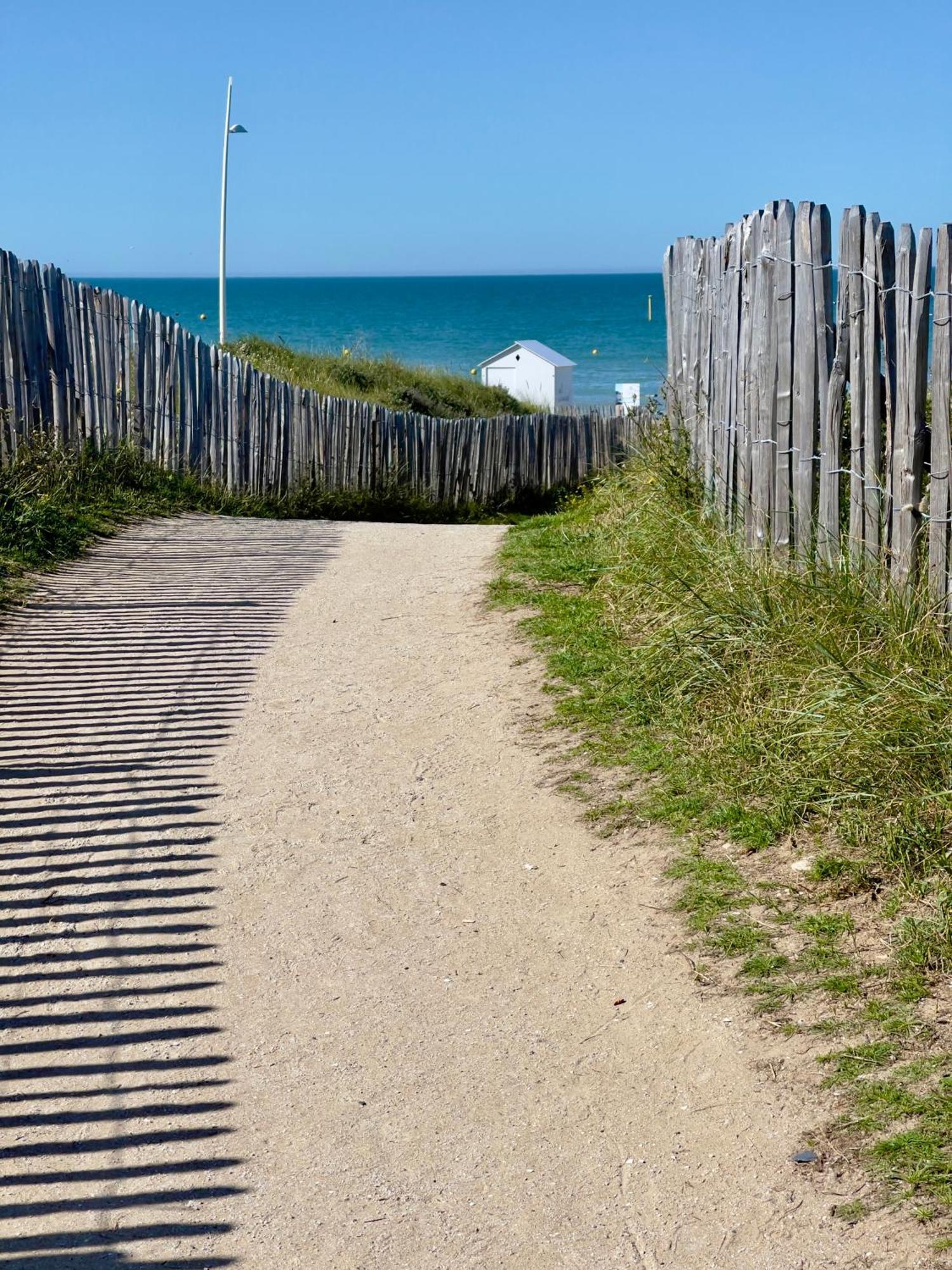 Cabourg Plage A 200M Plage 외부 사진